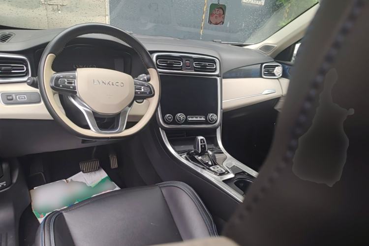Used Lynk & Co 01 2017 2.0T Two-Wheel Drive Zhaopu Version Center Console