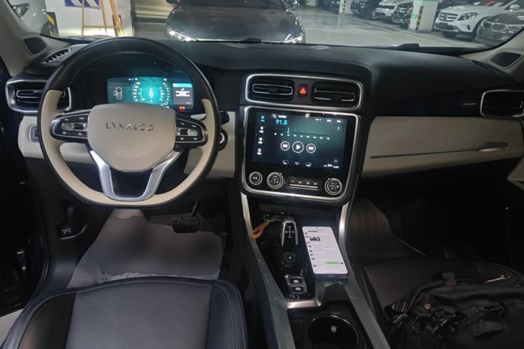 Used Lynk & Co 01 2017 2.0T Two-Wheel Drive Zhaopu Version Center Console