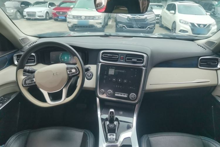 Used Lynk & Co 01 2017 2.0T Two-Wheel Drive Zhaopu Version Center Console