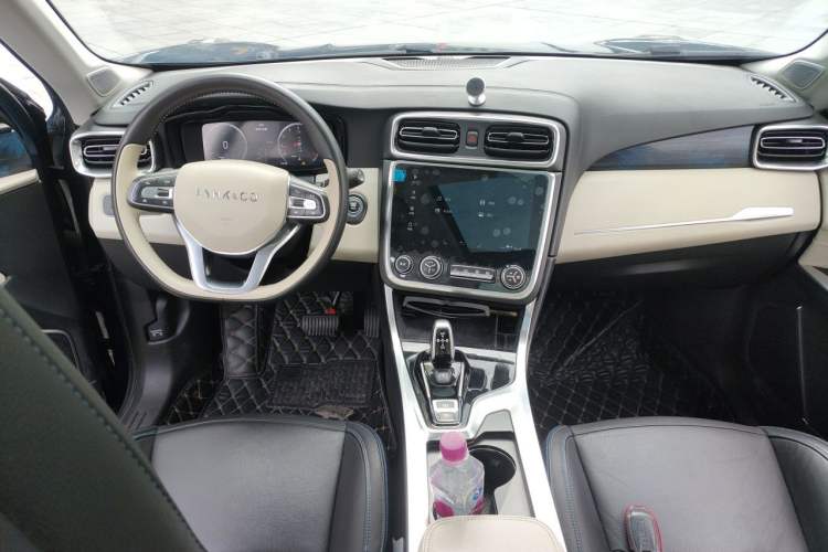 Used Lynk & Co 01 2017 2.0T Two-Wheel Drive Zhaopu Version Center Console