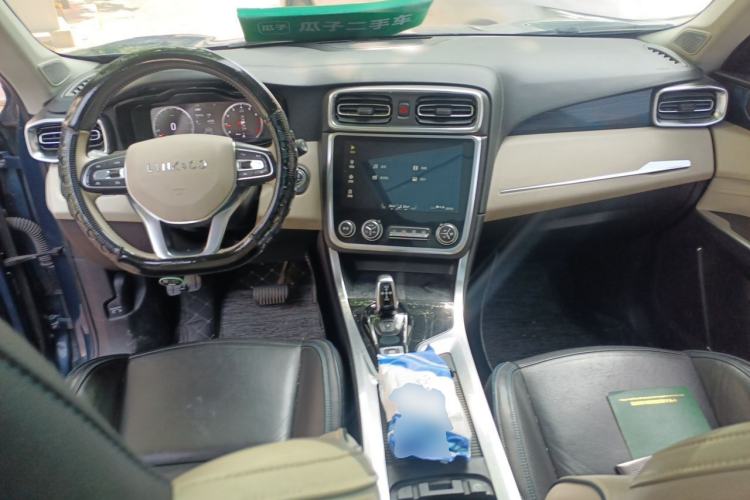 Used Lynk & Co 01 2017 2.0T Two-Wheel Drive Pro Edition Center Console
