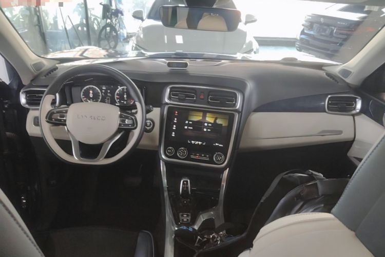 Used Lynk & Co 01 2017 2.0T Two-Wheel Drive Zhaopu Version Center Console