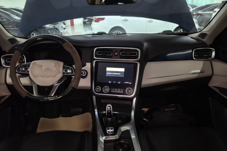 Used Lynk & Co 01 2017 2.0T Two-Wheel Drive Zhaopu Version Center Console