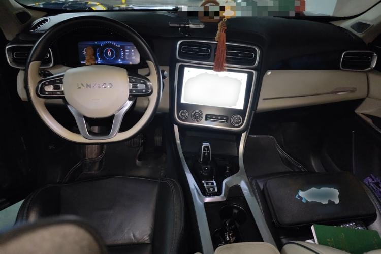 Used Lynk & Co 01 2017 2.0T Two-Wheel Drive Zhaopu Version Center Console