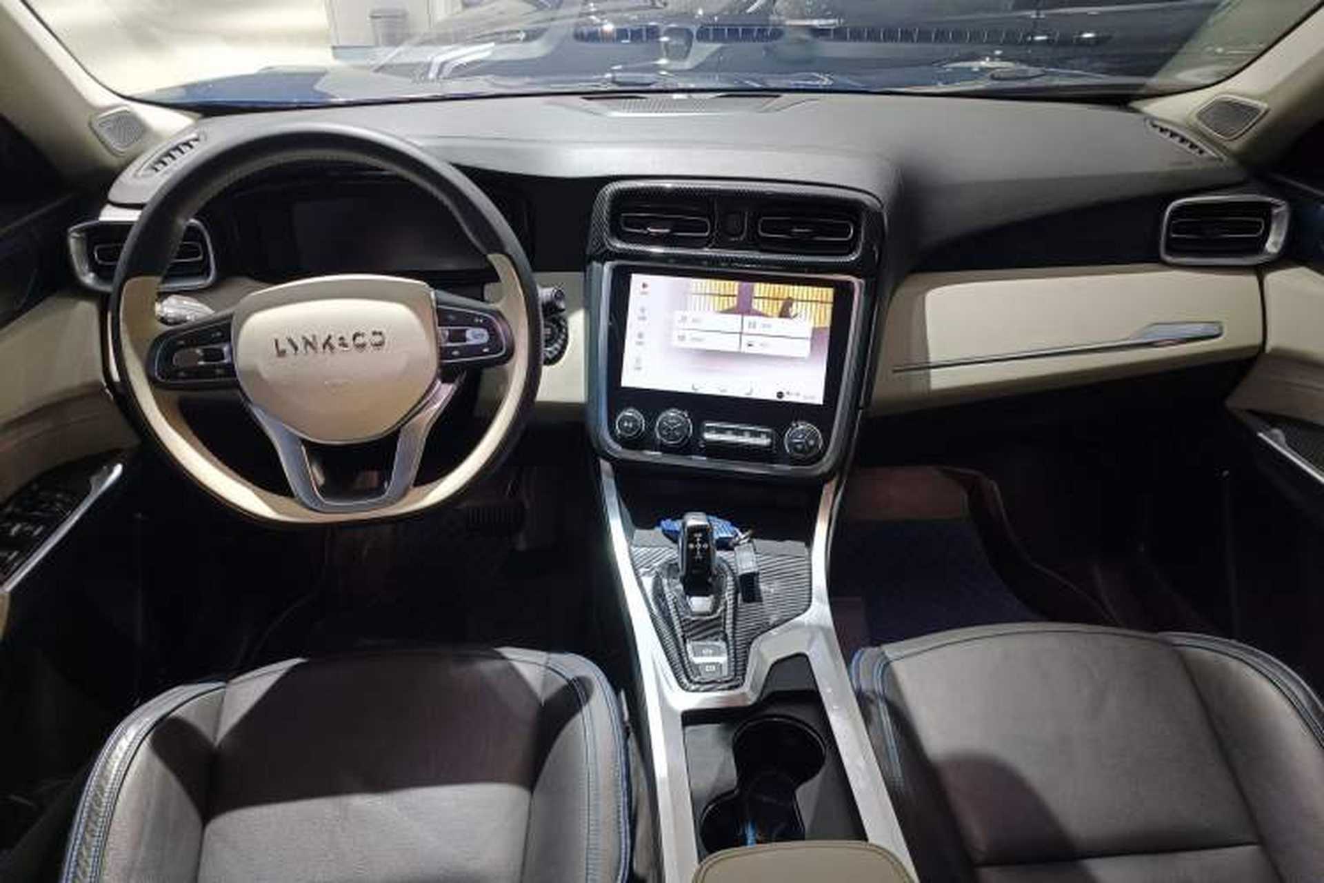 Used Lynk & Co 01 2017 2.0T Two-Wheel Drive Zhaopu Version Center Console
