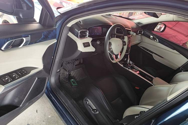 Used Lynk & Co 01 2017 2.0T Two-Wheel Drive Zhaopu Version Driver Seat
