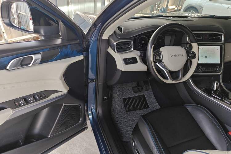 Used Lynk & Co 01 2017 2.0T Two-Wheel Drive Zhaopu Version Driver Seat