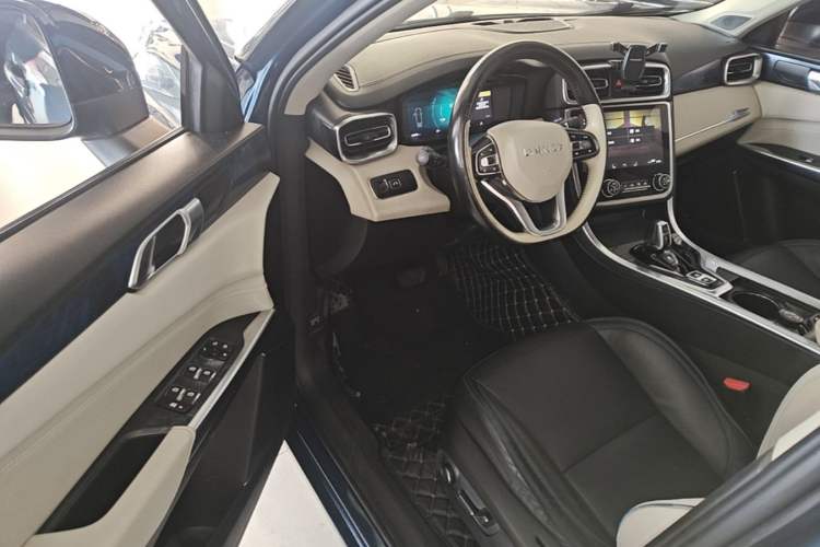 Used Lynk & Co 01 2017 2.0T Two-Wheel Drive Zhaopu Version Driver Seat