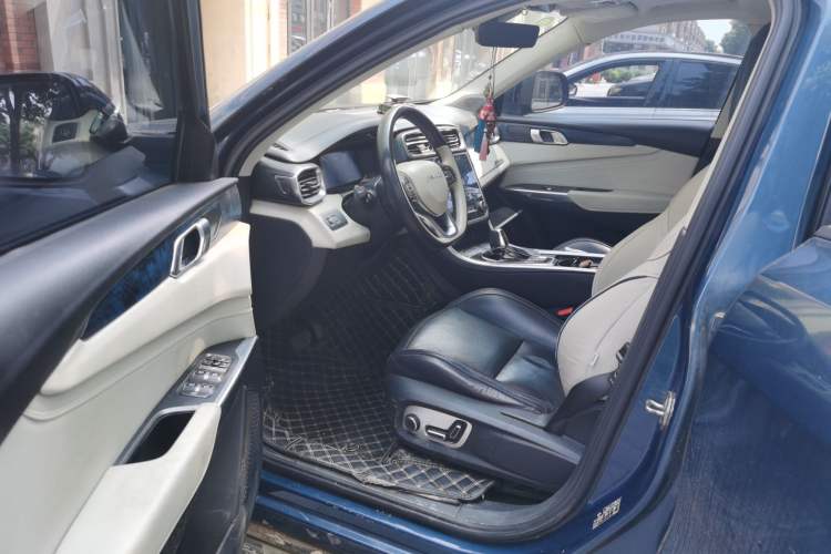 Used Lynk & Co 01 2017 2.0T Two-Wheel Drive Zhaopu Version Driver Seat