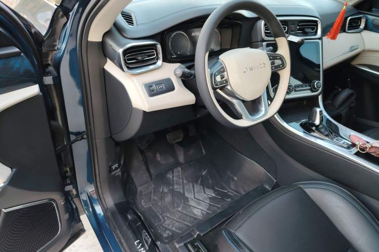 Used Lynk & Co 01 2017 2.0T Two-Wheel Drive Zhaopu Version Driver Seat