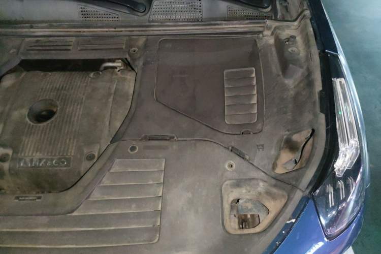 Used Lynk & Co 01 2017 2.0T Two-Wheel Drive Zhaopu Version Engine Bay Left