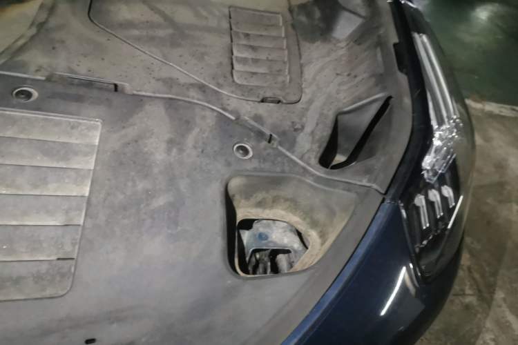 Used Lynk & Co 01 2017 2.0T Two-Wheel Drive Pro Edition Engine Bay Left