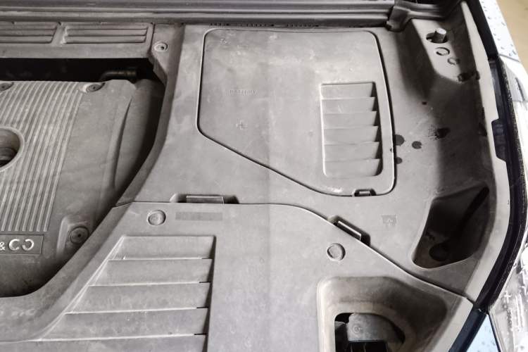 Used Lynk & Co 01 2017 2.0T Two-Wheel Drive Zhaopu Version Engine Bay Left