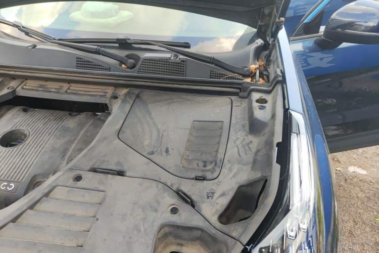 Used Lynk & Co 01 2017 2.0T Two-Wheel Drive Zhaopu Version Engine Bay Left