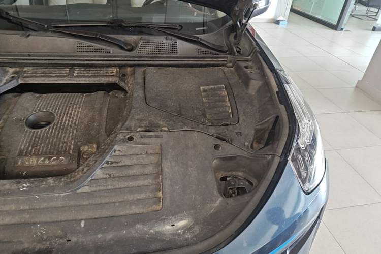 Used Lynk & Co 01 2017 2.0T Two-Wheel Drive Zhaopu Version Engine Bay Left