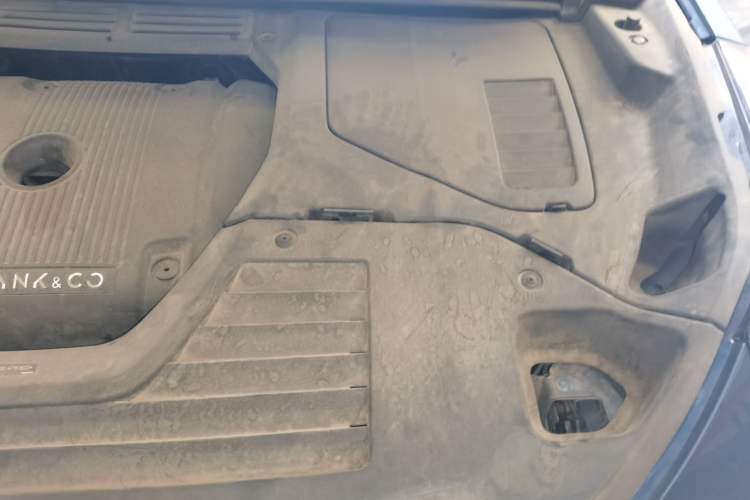 Used Lynk & Co 01 2017 2.0T Two-Wheel Drive Zhaopu Version Engine Bay Left