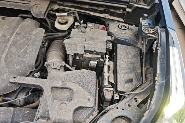 Used Lynk & Co 01 2017 2.0T Two-Wheel Drive Pro Edition Engine Bay Left