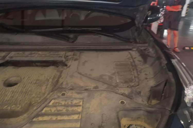 Used Lynk & Co 01 2017 2.0T Two-Wheel Drive Zhaopu Version Engine Bay Left