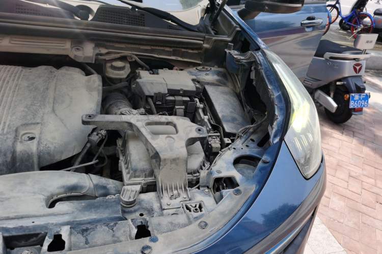 Used Lynk & Co 01 2017 2.0T Two-Wheel Drive Zhaopu Version Engine Bay Left