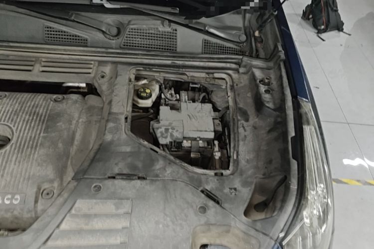 Used Lynk & Co 01 2017 2.0T Two-Wheel Drive Zhaopu Version Engine Bay Left