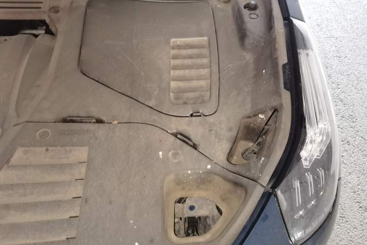 Used Lynk & Co 01 2017 2.0T Two-Wheel Drive Zhaopu Version Engine Bay Left