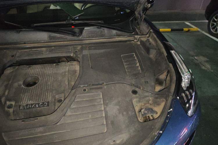 Used Lynk & Co 01 2017 2.0T Two-Wheel Drive Zhaopu Version Engine Bay Left