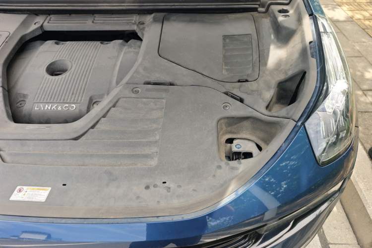Used Lynk & Co 01 2017 2.0T Two-Wheel Drive Zhaopu Version Engine Bay Left