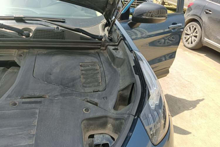 Used Lynk & Co 01 2017 2.0T Two-Wheel Drive Zhaopu Version Engine Bay Left