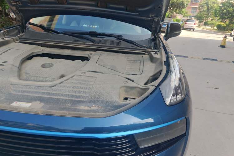 Used Lynk & Co 01 2017 2.0T Two-Wheel Drive Pro Edition Engine Bay Left