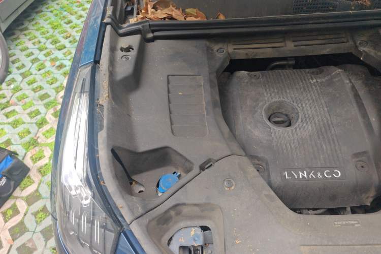 Used Lynk & Co 01 2017 2.0T Two-Wheel Drive Zhaopu Version Engine Bay Right