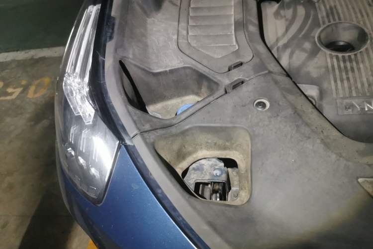 Used Lynk & Co 01 2017 2.0T Two-Wheel Drive Pro Edition Engine Bay Right