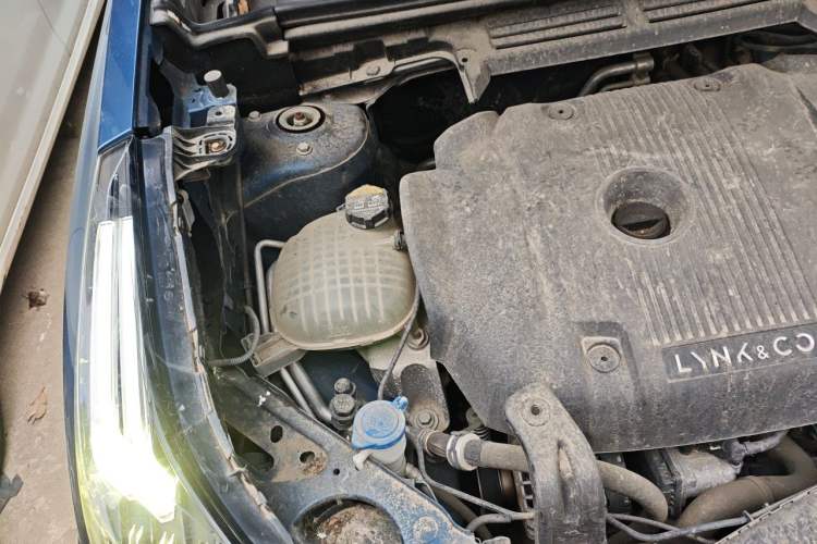 Used Lynk & Co 01 2017 2.0T Two-Wheel Drive Pro Edition Engine Bay Right