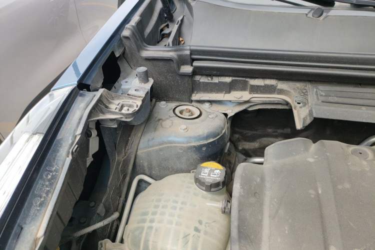 Used Lynk & Co 01 2017 2.0T Two-Wheel Drive Zhaopu Version Engine Bay Right