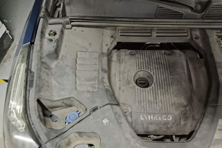 Used Lynk & Co 01 2017 2.0T Two-Wheel Drive Zhaopu Version Engine Bay Right