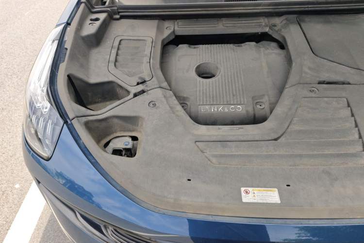 Used Lynk & Co 01 2017 2.0T Two-Wheel Drive Zhaopu Version Engine Bay Right