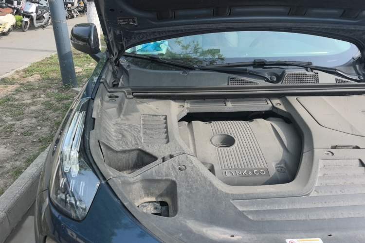 Used Lynk & Co 01 2017 2.0T Two-Wheel Drive Zhaopu Version Engine Bay Right