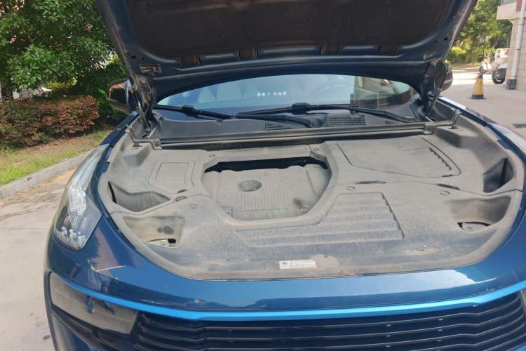 Used Lynk & Co 01 2017 2.0T Two-Wheel Drive Pro Edition Engine Bay Right