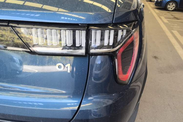 Used Lynk & Co 01 2017 2.0T Two-Wheel Drive Zhaopu Version Exterior 3
