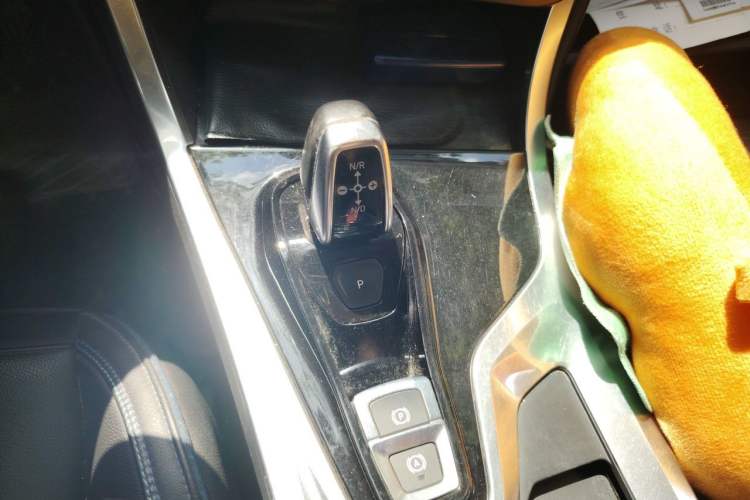 Used Lynk & Co 01 2017 2.0T Two-Wheel Drive Pro Edition Gear Lever