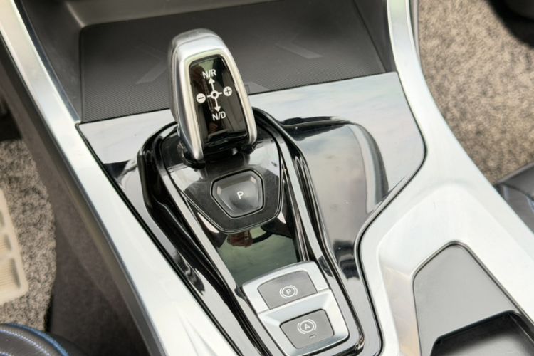 Used Lynk & Co 01 2017 2.0T Two-Wheel Drive Zhaopu Version Gear Lever
