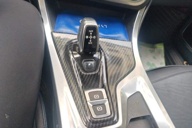 Used Lynk & Co 01 2017 2.0T Two-Wheel Drive Zhaopu Version Gear Lever