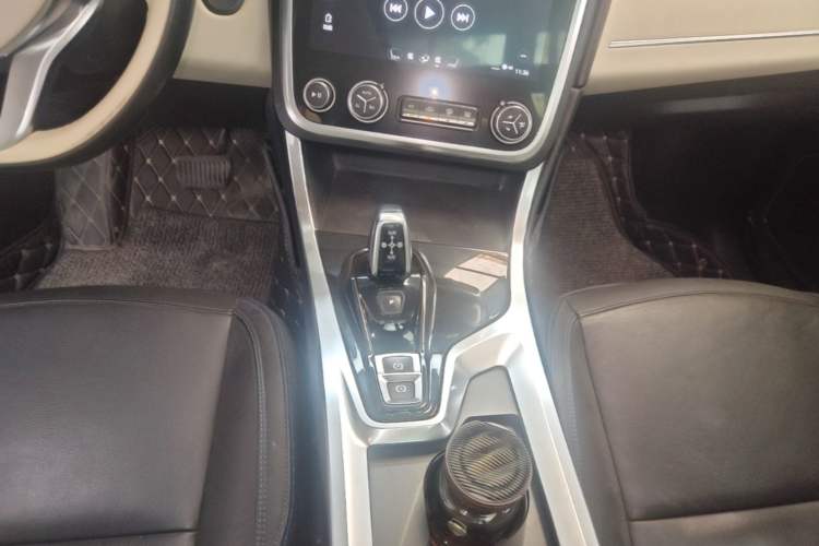 Used Lynk & Co 01 2017 2.0T Two-Wheel Drive Zhaopu Version Gear Lever