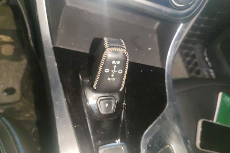 Used Lynk & Co 01 2017 2.0T Two-Wheel Drive Zhaopu Version Gear Lever