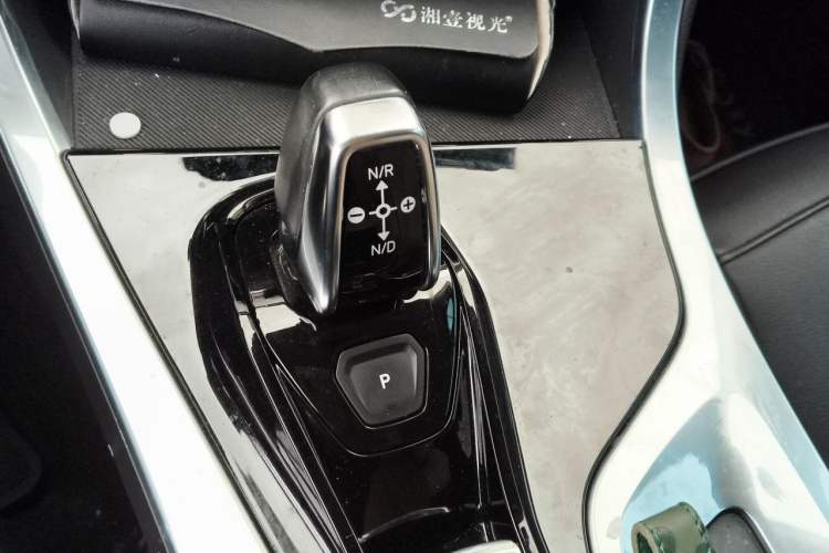 Used Lynk & Co 01 2017 2.0T Two-Wheel Drive Zhaopu Version Gear Lever