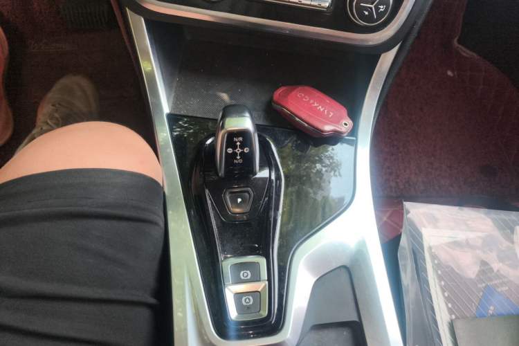 Used Lynk & Co 01 2017 2.0T Two-Wheel Drive Zhaopu Version Gear Lever