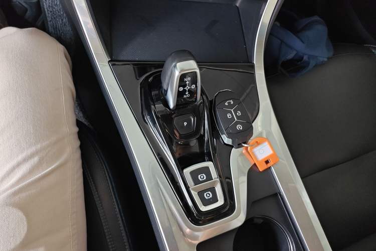 Used Lynk & Co 01 2017 2.0T Two-Wheel Drive Zhaopu Version Gear Lever