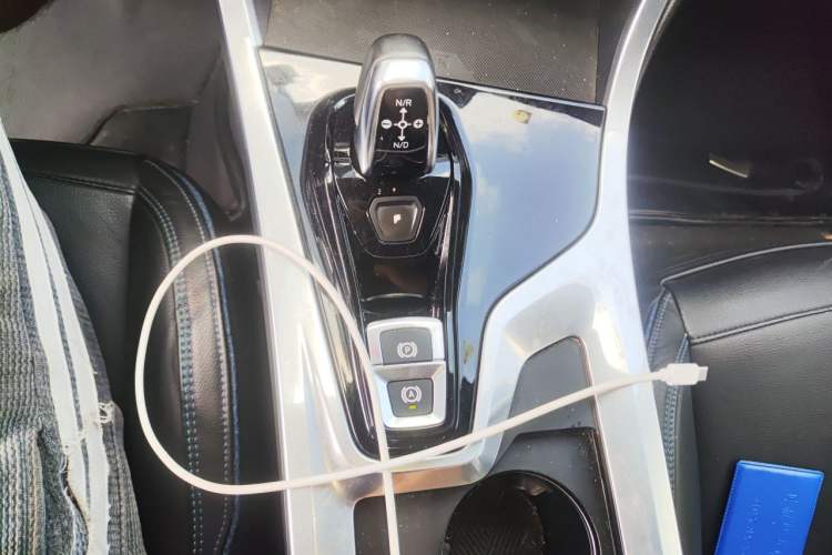 Used Lynk & Co 01 2017 2.0T Two-Wheel Drive Zhaopu Version Gear Lever