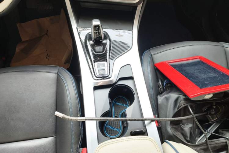 Used Lynk & Co 01 2017 2.0T Two-Wheel Drive Zhaopu Version Gear Lever