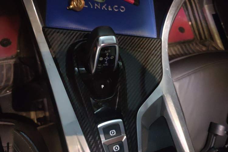 Used Lynk & Co 01 2017 2.0T Two-Wheel Drive Zhaopu Version Gear Lever