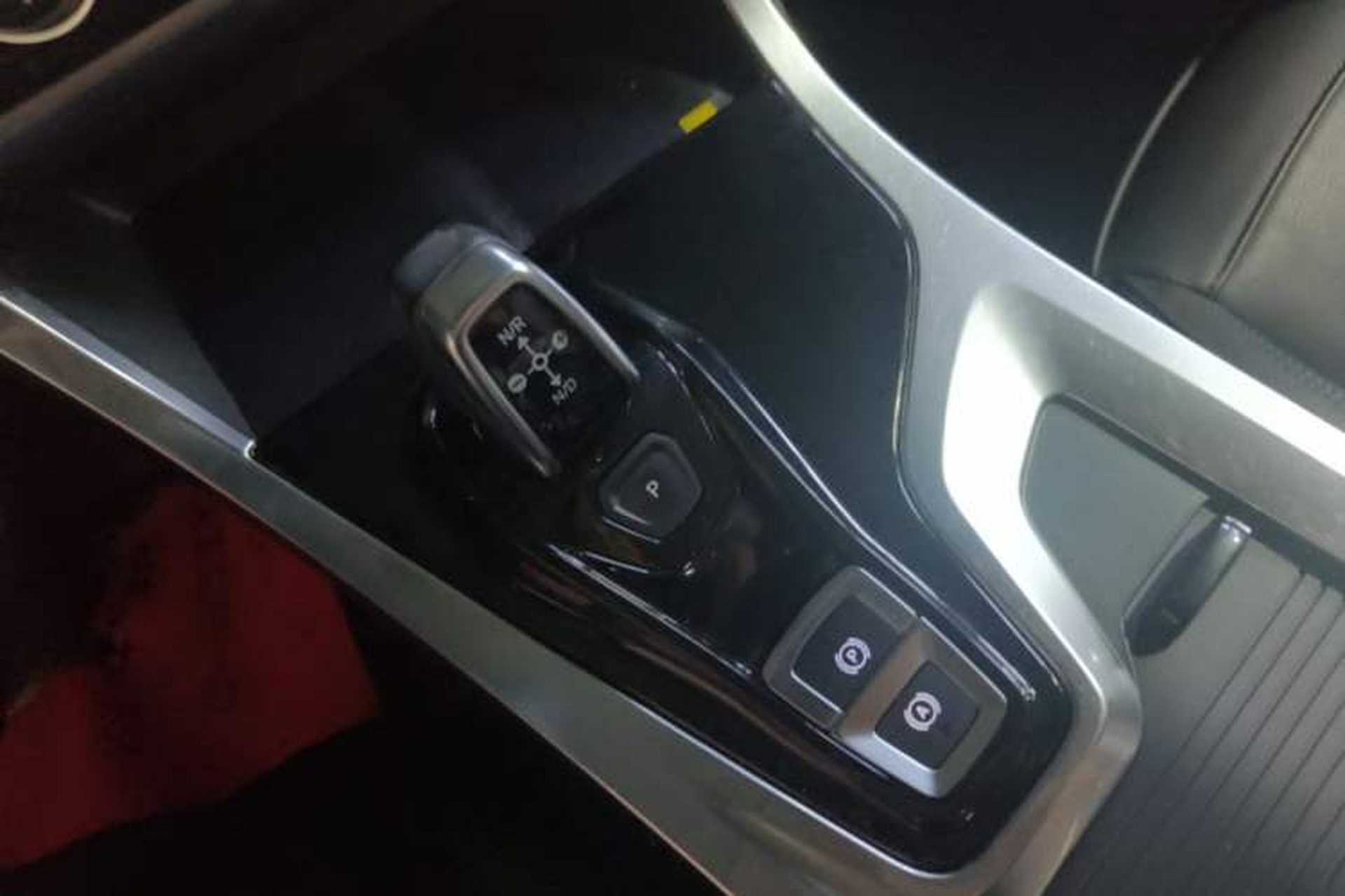 Used Lynk & Co 01 2017 2.0T Two-Wheel Drive Zhaopu Version Gear Lever